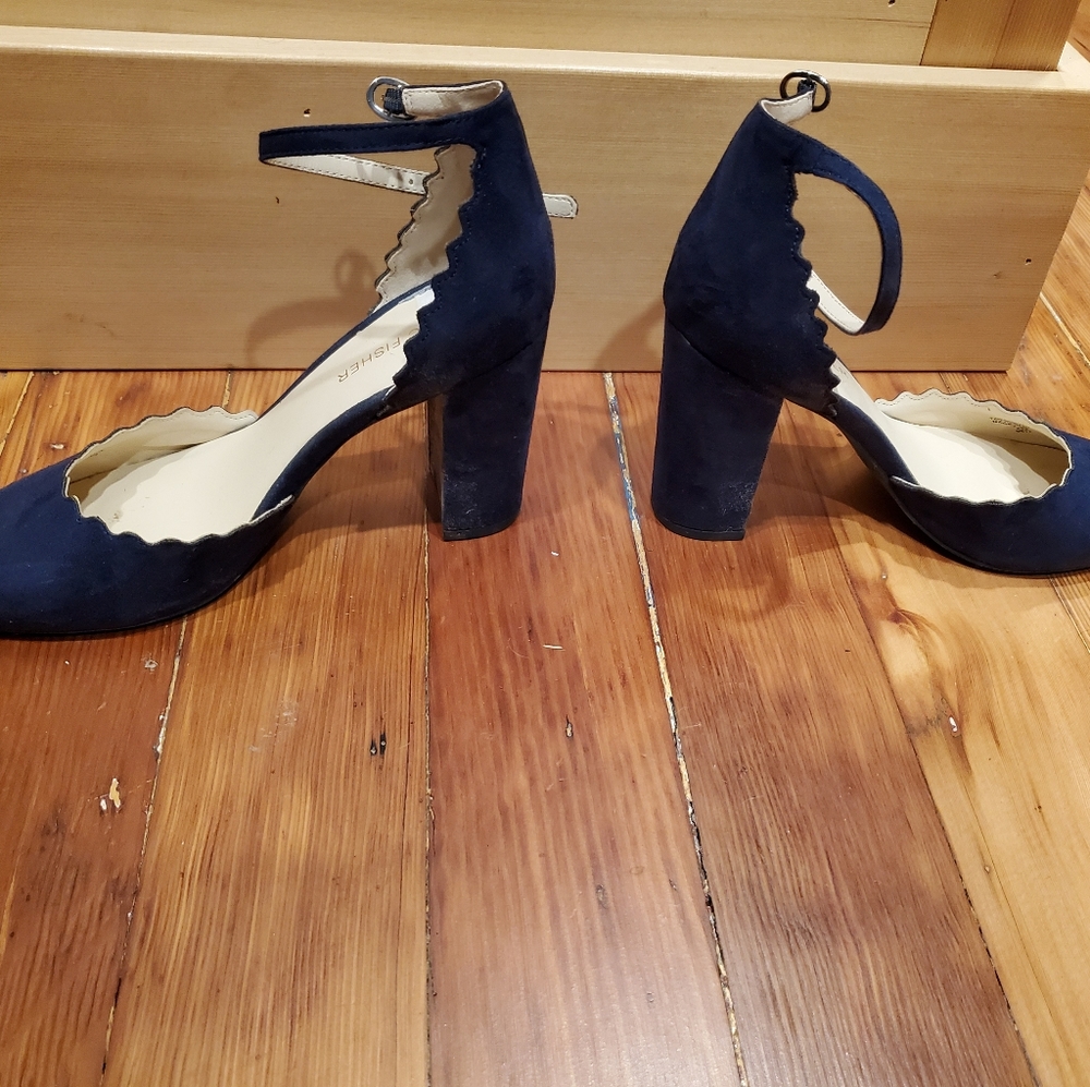 Marc Fisher Navy Blue Scalloped Heels - Picture 2 of 3